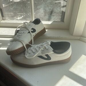NWT Tretorn Tuckernuck Sneakers - White with Blue Accents, Women's Size 9.5